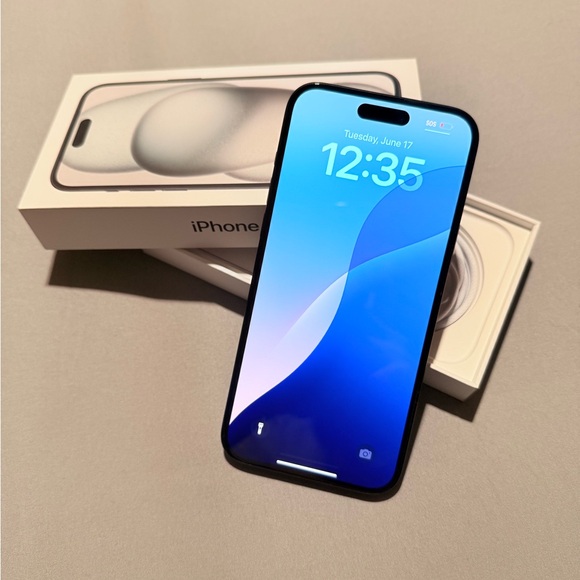 Apple iPhone 15 Plus Unlocked All Accessories